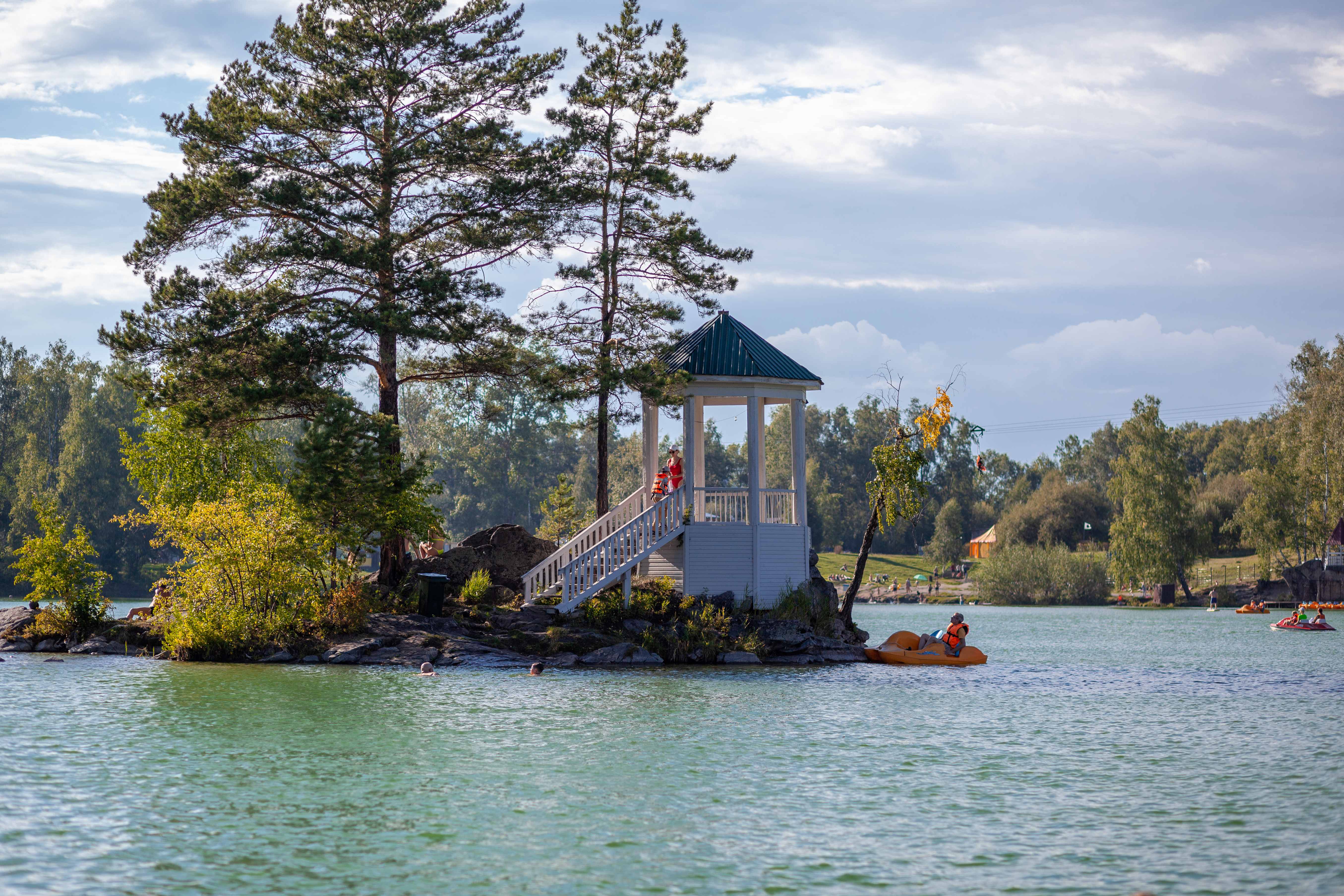 Витязево: парки аттракционов и водные забавы